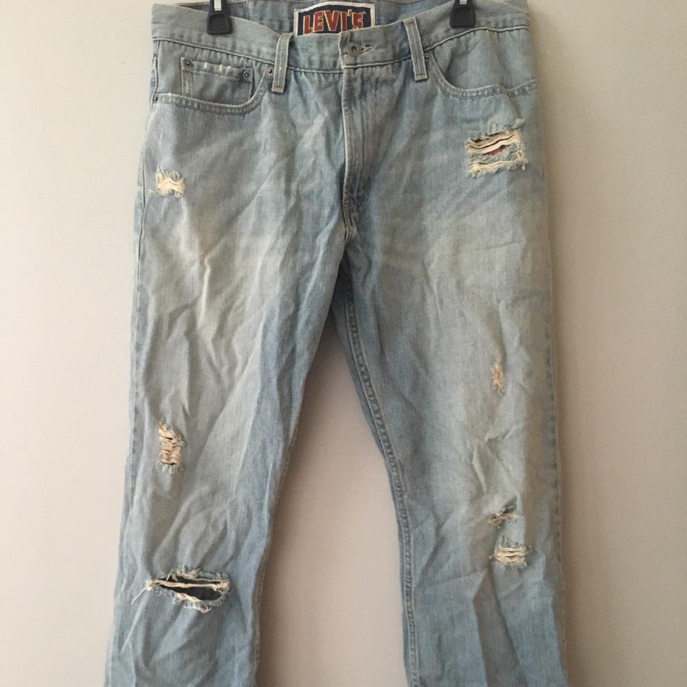 Men’s Levi low bootcut distressed jeans